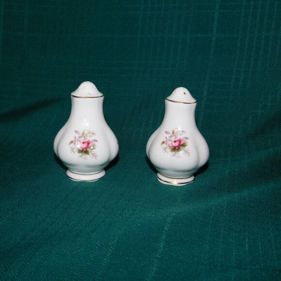 Royal Albert Lavender Rose (1970) salt and pepper shakers mint condition - Picture 2 of 7
